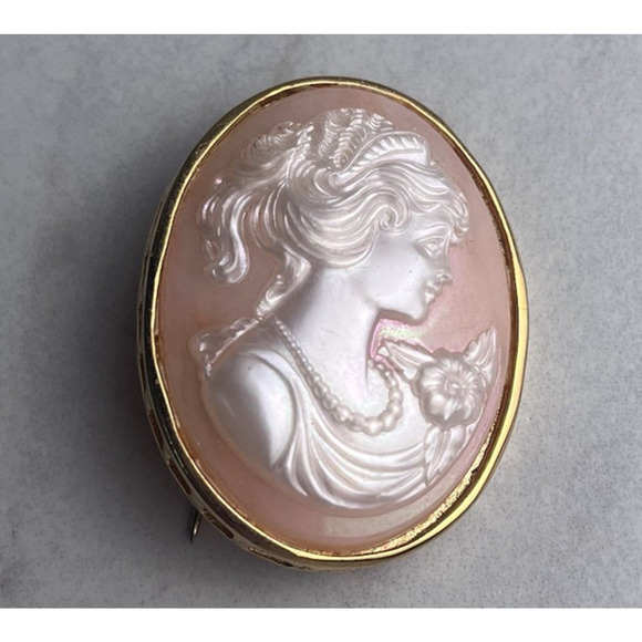 Victorian Woman Cameo Brooch Gold Tone Oval Pin Peach White Bust Right Facing - Picture 10 of 11